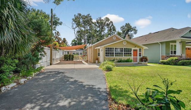 Walk to Downtown Mount Dora! Patio Oasis + King Bed!