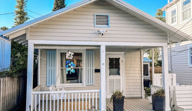 Walk to Historic District, Pets OK, Free Parking, Porch, Laundry, and Patio