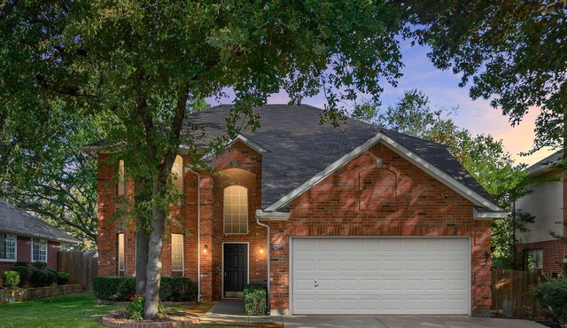 Walk to Lake Grapevine! 30+ days stays & pet friendly
