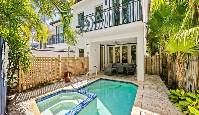 Walk to Las Olas~ NEW Heated Splash Pool~Jacuzzi~Spacious~Triple Decker~1.8mi to Beach