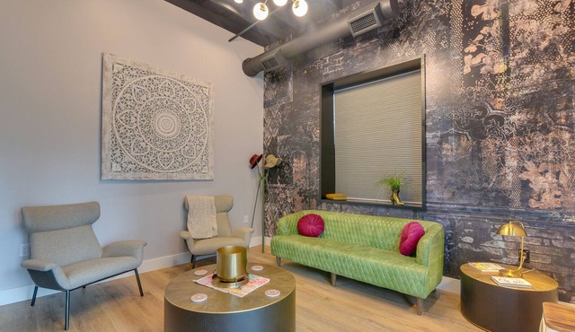 Walk to Strand Historic District: Stylish Dtwn Gem