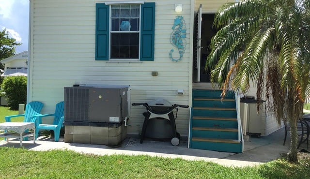 Walk to the Beach at Nettles Island 4 bed/2 bath sleeps 8