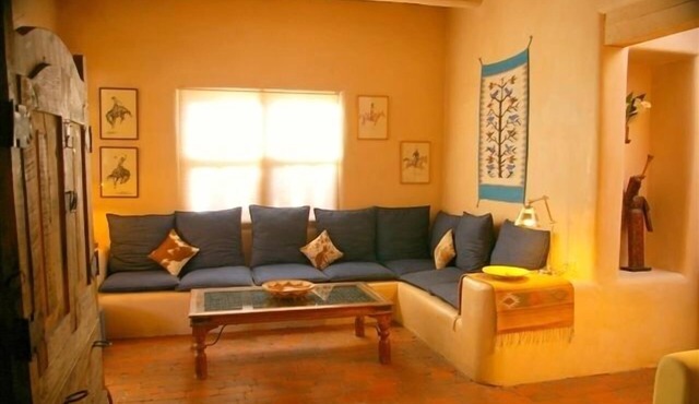 Walk to the plaza & railyard! Classic & charming 2br/2ba adobe casita