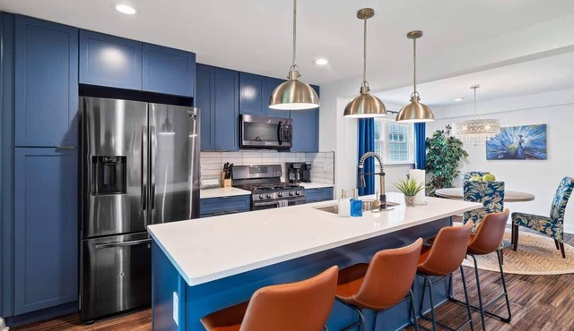 Walkable Gordon Square - Sleeps 8 - 3BR