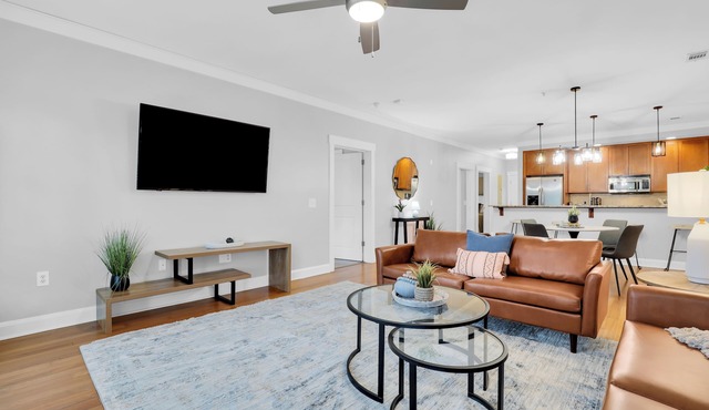Walkable South Historic District 2BDR Retreat Near Forsyth Park | The Juliette