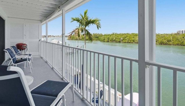 Waterfront 1BR condo in Marco Island with pool and kitchen.