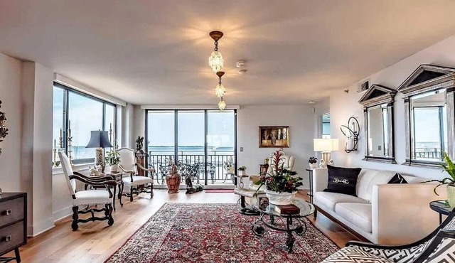 Waterfront 2BR Condo with Panoramic Bay Views