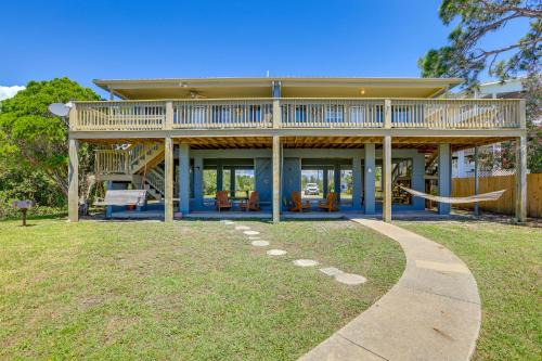 Waterfront Cedar Key Duplex Home: Grill & Dock! in Cedar Key