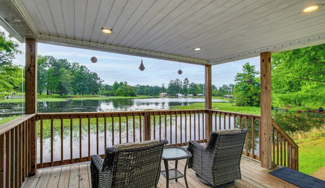 Waterfront Couples Retreat w/Views in Andalusia!