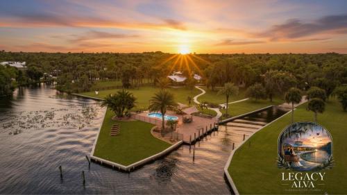 Waterfront Farm Estate Pool, Theater, Kayaks