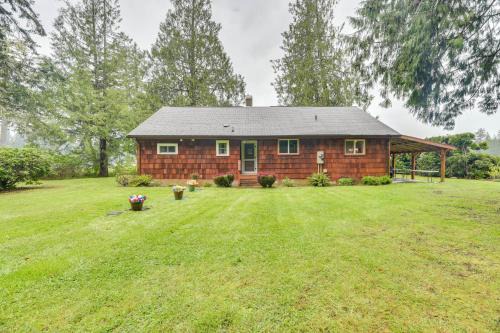 Waterfront Grapeview Escape w/Boat Dock & Views! in Grapeview