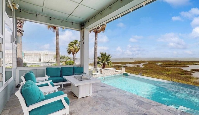 Waterfront home w/private pool, grill, community amenities & great location