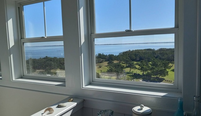 Waterfront Home with boat dock & private pool, sleeps 12, OBX Hatteras Village in Hatteras