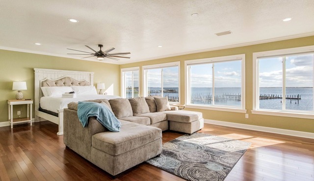 Waterfront, Ken's Tranquil Harbor, Near NAS. Boater & Pet-Friendly!