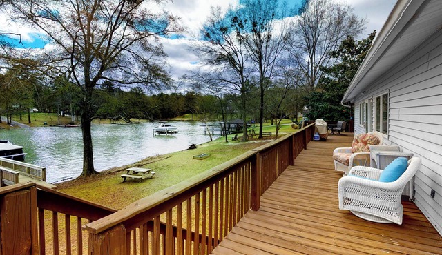 Waterfront Lake Murray Home w/Dock: Dogs Welcome!