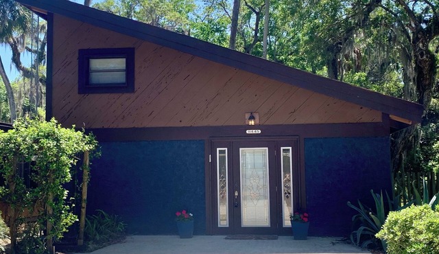 Waterfront Loft with Free Water Access to Three Sisters Springs