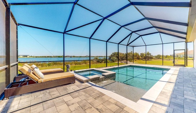 Waterfront Modern Home - Pool & Hot Tub