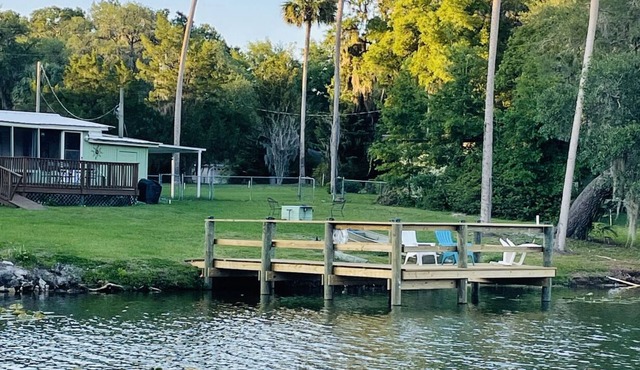 Waterfront,new dock;relax& fun:sleeps six,two full baths. Allow one sm - med dog