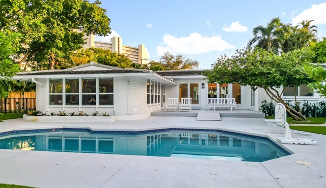Waterfront, Pool, Walk to Beach: Prime Location