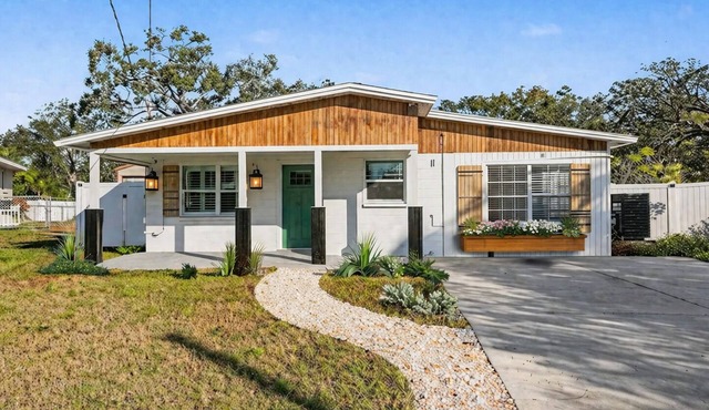 Waterfront Retreat w Kayaks Paddle boards Private Dock & Fire Pit Near Tampa Bay