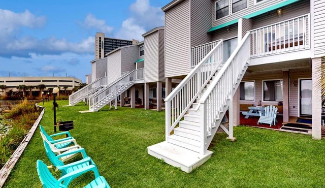 Waterfront Townhome with Shared Pool Central AC Free WiFi - Snowbird-Friendly