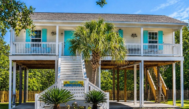 Waterfront, Tranquil 3-bedroom, 2 Bath house located in lovely Pass Christian