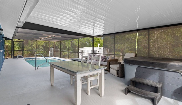 Weeki Wachee Heated Pool Mermaid Retreat