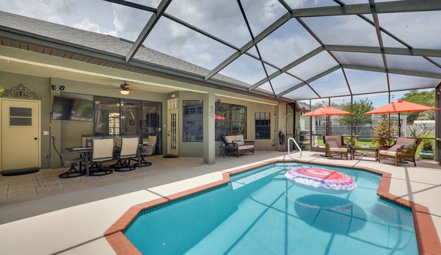 Weeki Wachee Retreat: Heated Pool and Fenced Yard