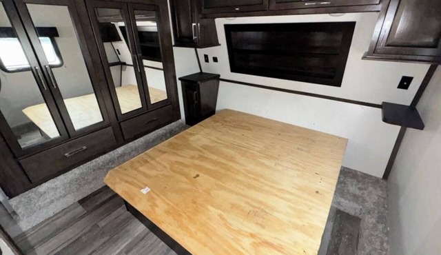 Welcoming RV with AC in Cotulla Located at Cowboy’s RV Park on a spacious lot.
