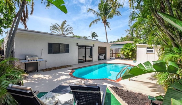 West Palm Beach Oasis | Private Pool Retreat & Open Air Lounge | King Bed & 2 Queen Beds | Grill | TheLiliPad