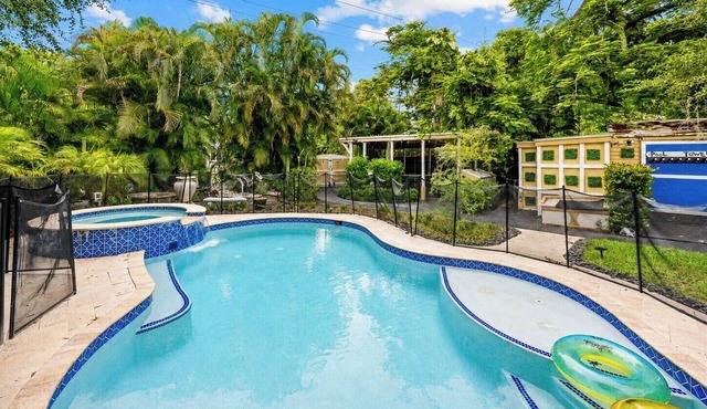 West Palm Retreat 2 Homes Pool HotTubs Games