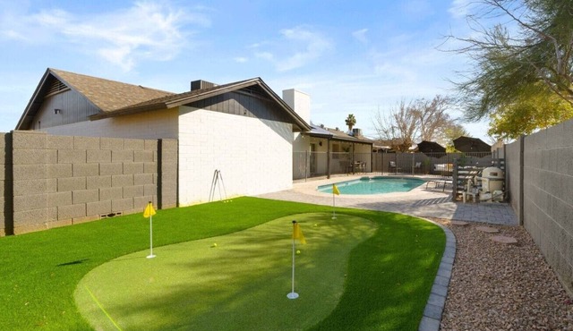 Westgate Wonder! With Pool, Putting Green, newly remodeled!
