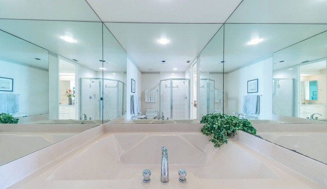 WHITE SANDS BEACHFRONT SUNSET SUNRISE LUX EVERY ROOM SEA 3POOLS SPAS IN/OUT