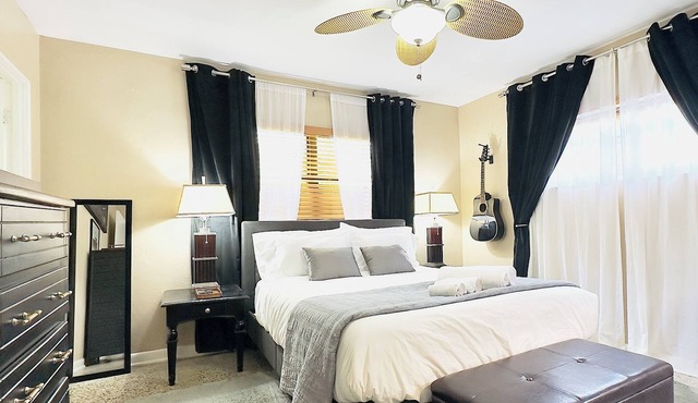 Winter Park: 3B 2B Home with King Bed, Gym, & Fenced Yard