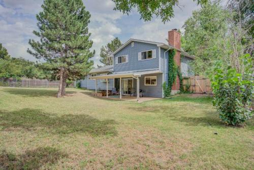 Wonderful Pines Spacious Yard w Cozy Fireplace