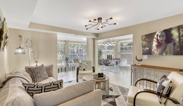 Work-friendly duplex 1, shared hot tub! Near Las Olas Blvd