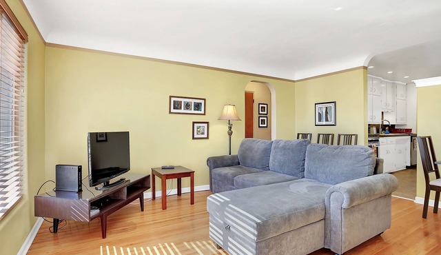 Your home in Nob Hill, Explore Route 66 fun & adventure 2 beds, 1 bath, walkable