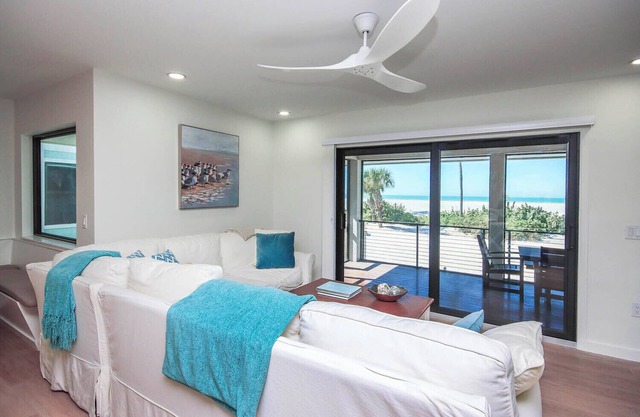 Beach House 22 - Beach front completely renovated