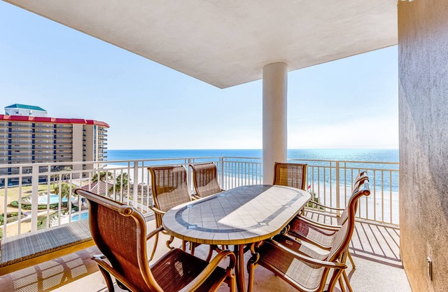 Beautiful Beachfront Condo w/ Free WiFi, Central AC, Plus Shared Pool & Hot Tub