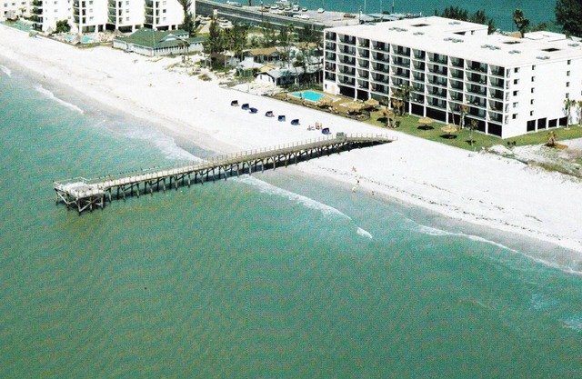Best Gulf Beachfront Sand Dollar 512, 3/2, Sleeps 8, Gulf & Intracoastal views!