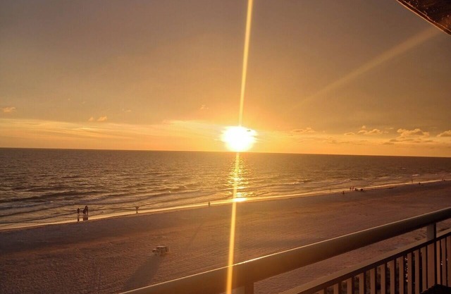 Chateaux 402 - GULF FRONT Condo - Vacation Dreams