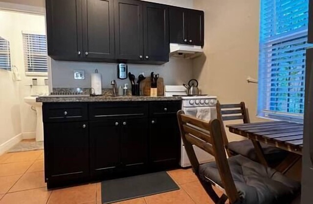 Cozy Studio near Wynwood Design district.