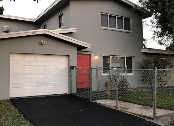 Fort Lauderdale - Private Property, Close to the beach!