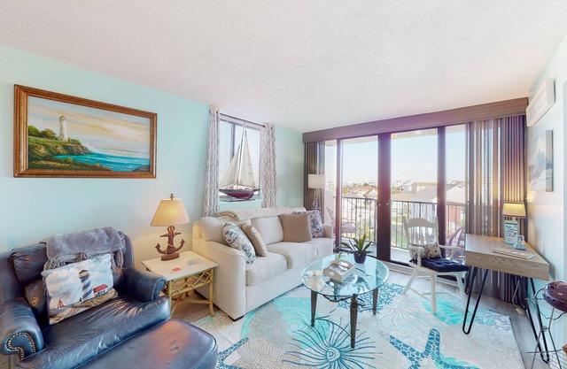 Fourth-floor side condo at oceanfront resort with pools, hot tub & beach access in Atlantic Beach