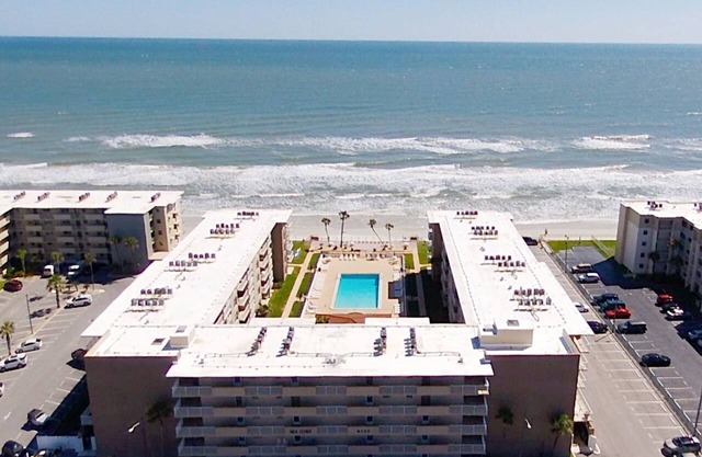 Gorgeous Updated Unit in New Smyrna Beach on the No Drive Beach
