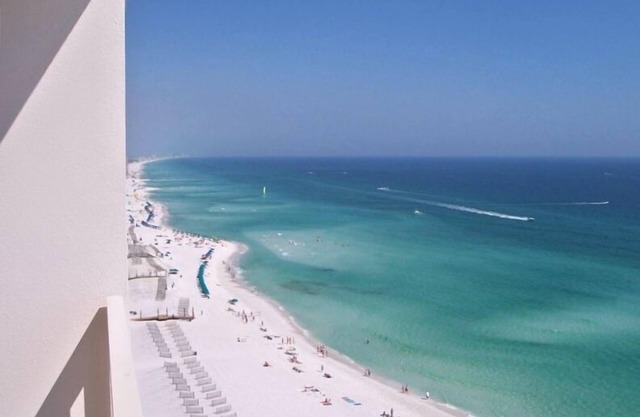 GULF FRONT. AMAZING VIEWS! 3 Pools! ON THE BEACH! Tiki Bar.LOCATION
