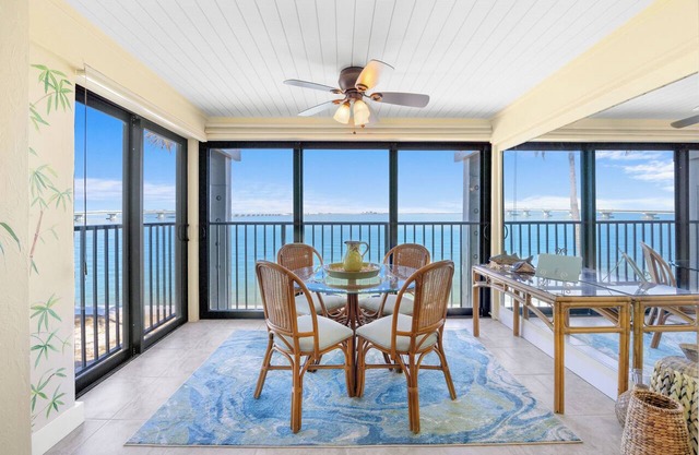Mariner Pointe 1042: Gorgeous & Expansive Bay Front Views & Great Location!
