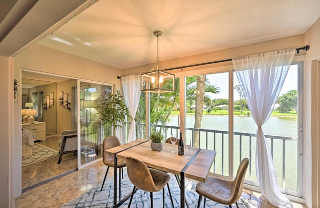 Naples Condo w/Enclosed Balcony & Lake Views!