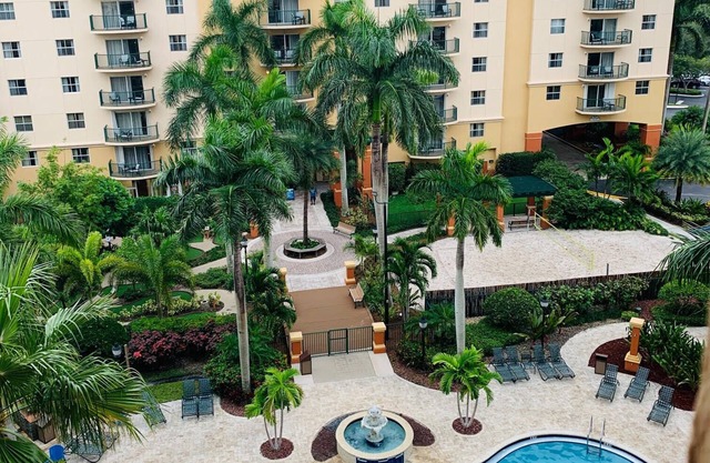 NEW YEARS DEAL TWO BEDROOM FABULOUS WYNDHAM PALM AIRE POOLS, BEACH, GOLF!