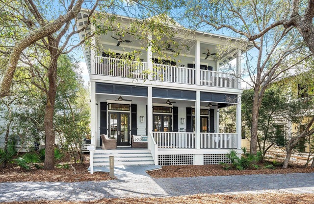 Park District Paradise: Bikes, Golf Cart, WaterColor Beach Club Access, and Luxury Living.